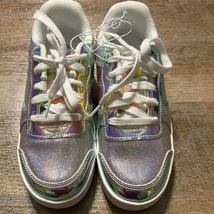 Iridescent girls new shoes no tags